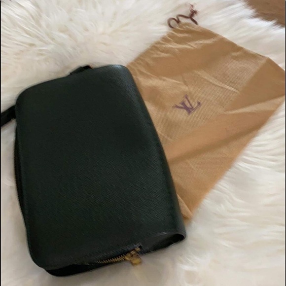 Authentic Louis Vuitton orsay wristlet - Picture 2 of 13